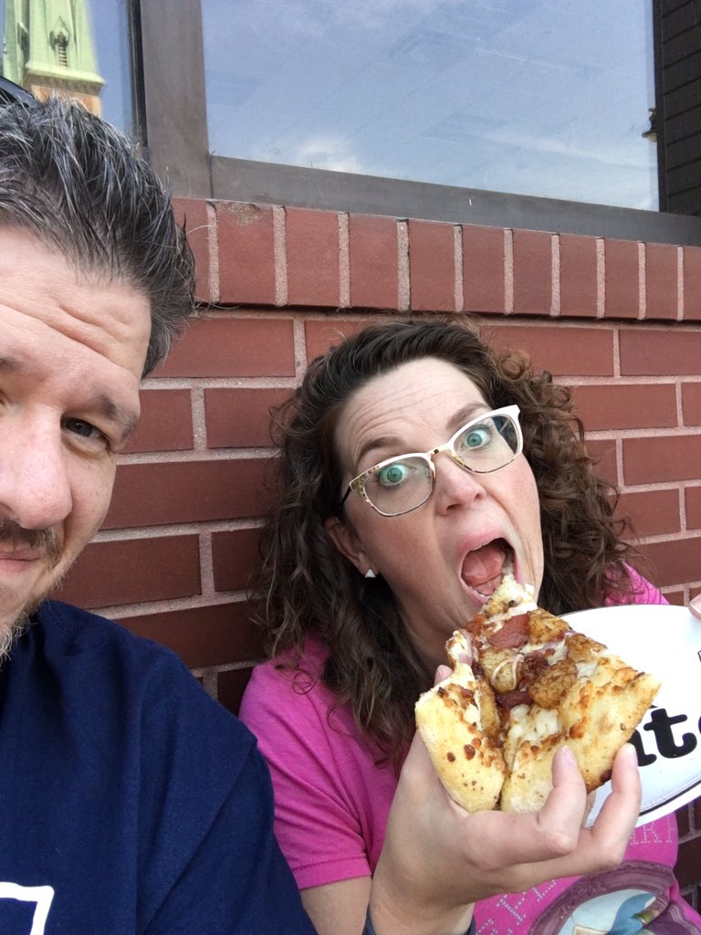 BluePegPinkPeg's tweet photo. Tatter tot, bacon, onion, and ranch pizza.  #noregrets @BPPPpiranhapig @LoudBluePeg https://t.co/BhTI2j8izs