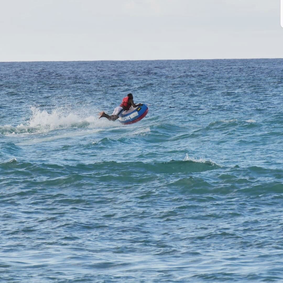 Comores_Evasion's tweet photo. Super journée avec l'équipe de la randonnée au Karthala !
#Comores #Mitsamiouli #Maloudja #Massiwa #bouee #nautique #paddle https://t.co/bBQ4QMQQMA