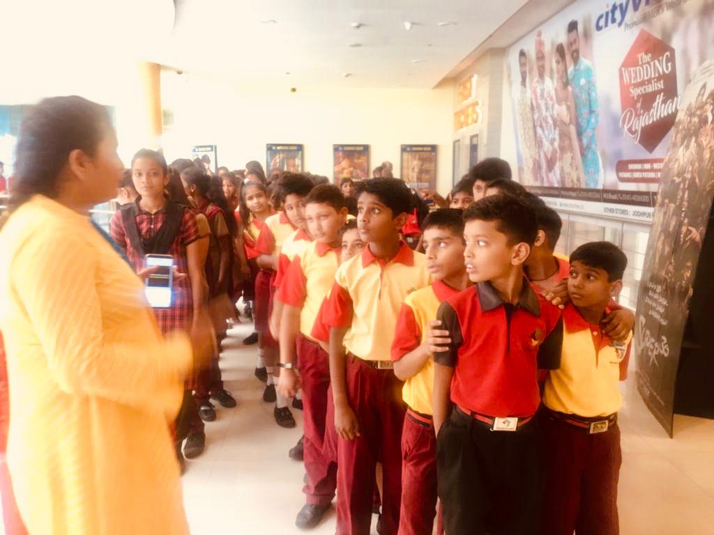 Shibasishsarkar's tweet photo. 4th Saturday #InoxForum Kolkata #Super30 @iHrithik @teacheranand https://t.co/w7lhbkKK4T