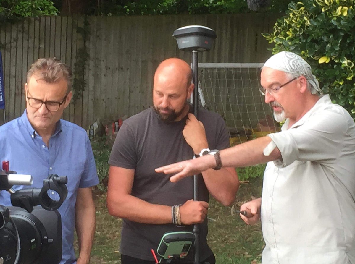 SimonElliott20's tweet photo. Awesome journey this week for #tellyarchaeologyfortheweek with @TrickyDickyLFC and @FredBirkbeck and our pals! Archaeology really can bring a community together! Keep an eye on mainstream TV schedules! @AndanteTravels @UniKentSECL @GuildhallLib @RochesterBridge @archaeologyuk https://t.co/JdA3WJdf1P