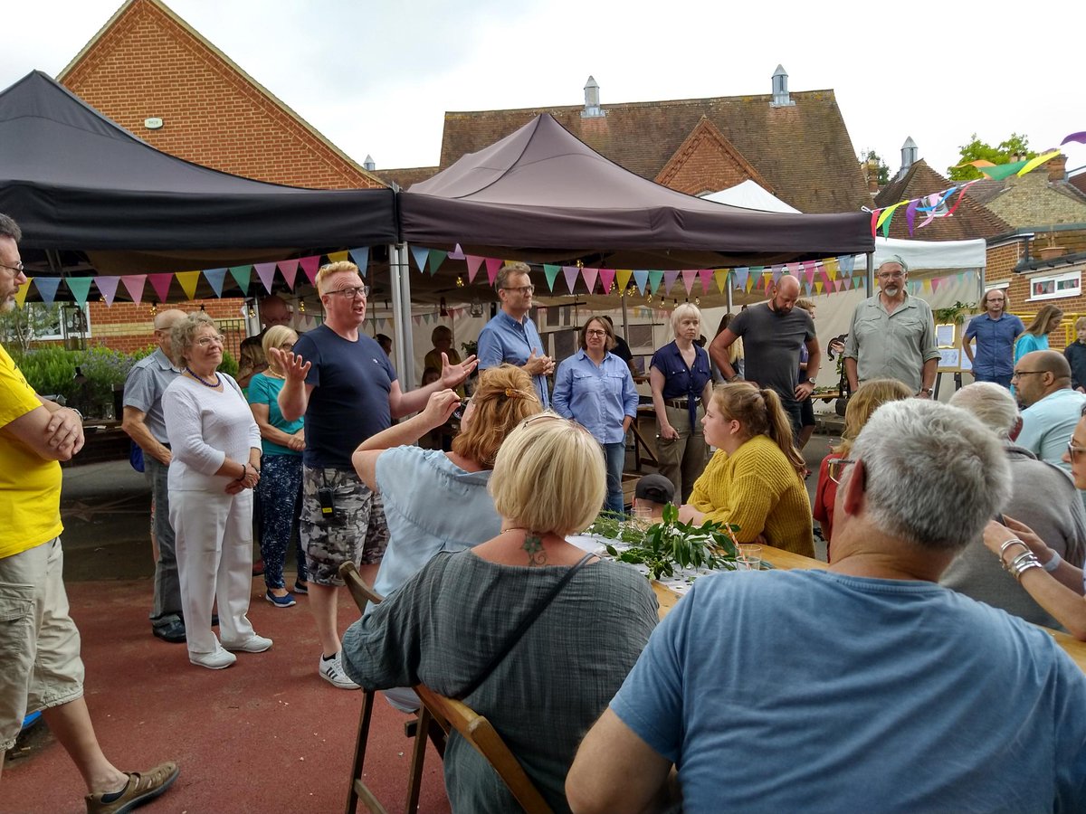 SimonElliott20's tweet photo. Awesome journey this week for #tellyarchaeologyfortheweek with @TrickyDickyLFC and @FredBirkbeck and our pals! Archaeology really can bring a community together! Keep an eye on mainstream TV schedules! @AndanteTravels @UniKentSECL @GuildhallLib @RochesterBridge @archaeologyuk https://t.co/JdA3WJdf1P