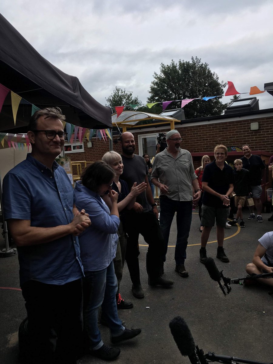 SimonElliott20's tweet photo. Awesome journey this week for #tellyarchaeologyfortheweek with @TrickyDickyLFC and @FredBirkbeck and our pals! Archaeology really can bring a community together! Keep an eye on mainstream TV schedules! @AndanteTravels @UniKentSECL @GuildhallLib @RochesterBridge @archaeologyuk https://t.co/JdA3WJdf1P