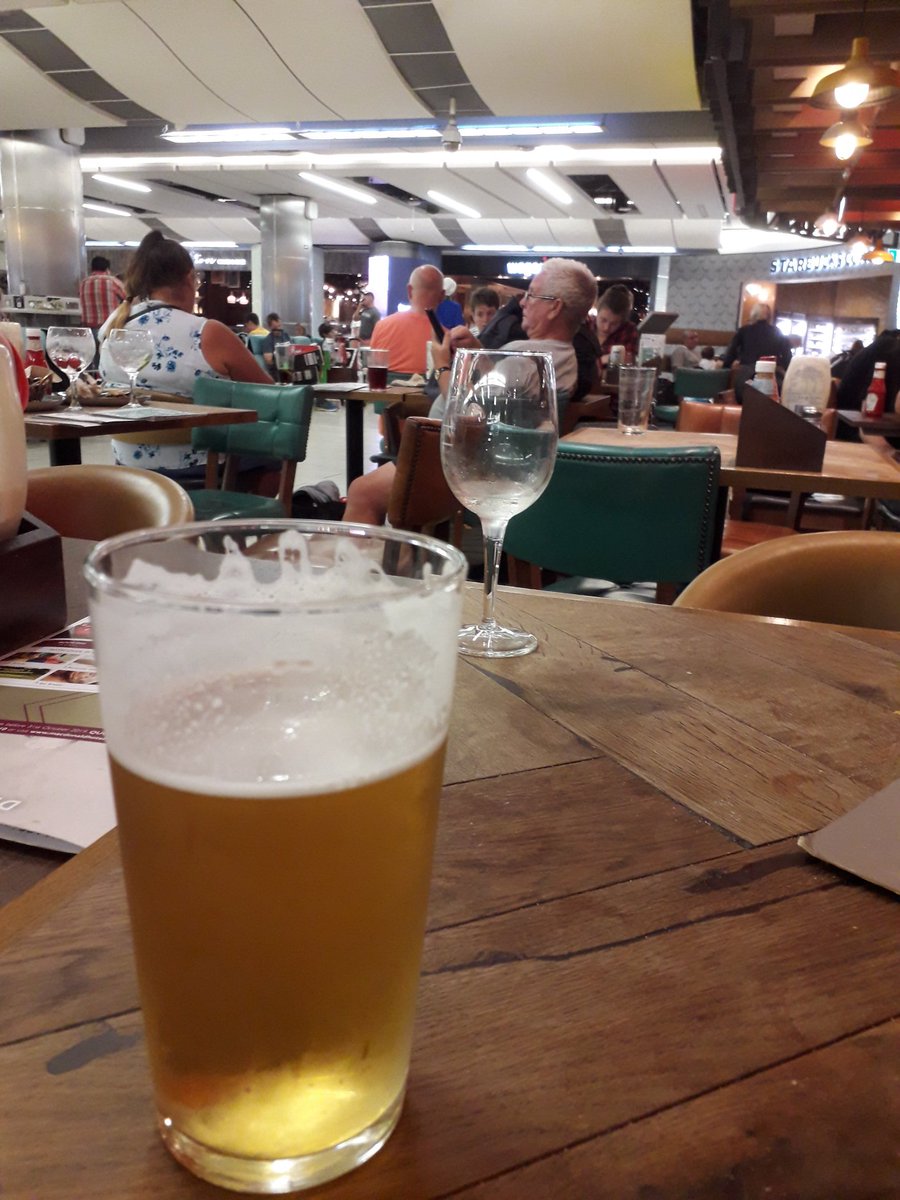 keithmosborne's tweet photo. Obligatory airport beer https://t.co/nJaHhp37l4