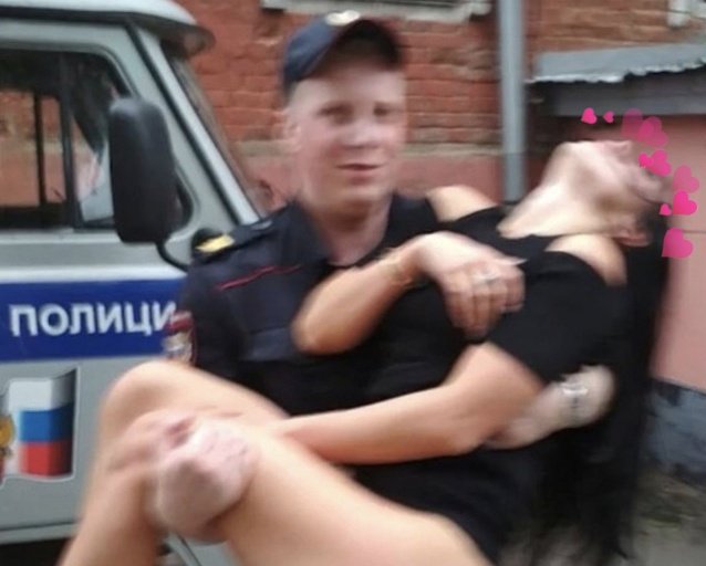 pidorrrr77's tweet photo. Кто-то(1): ну ок менты, я их не трогаю и они меня не трогают
Кто-то(2): фу менты пидорасы
Кто-то(3): обоссыте, но не бейте
Я: https://t.co/guwDp7tDUO