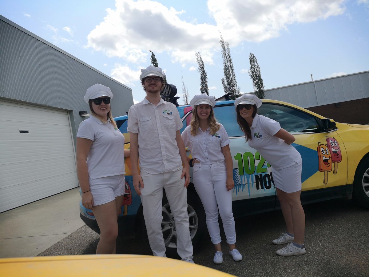 NOWJennyTruck's tweet photo. Happy birthday to @NOW_Chewbecca!! We're out in full force now! Who wants some popsicles?! #NowTrucksicle #1023NowRadio @NOWtrucksicle https://t.co/q16KtCr4PL
