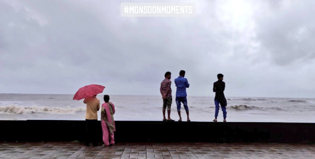 vinayrofficial's tweet photo. Mumbaikar during Heavy rain Today at Worli Seaface.
📸: @raulvinayMT
#everydaymumbai #observation #monsoonmoments #streetphotography #streetobserver #Natgeotravelindia #natgeography #travelxp
@NatGeo @NatGeoTravel @NatGeoPhotos @travelxp @CNTraveler @lonelyplanet https://t.co/ke5aKAxMlz