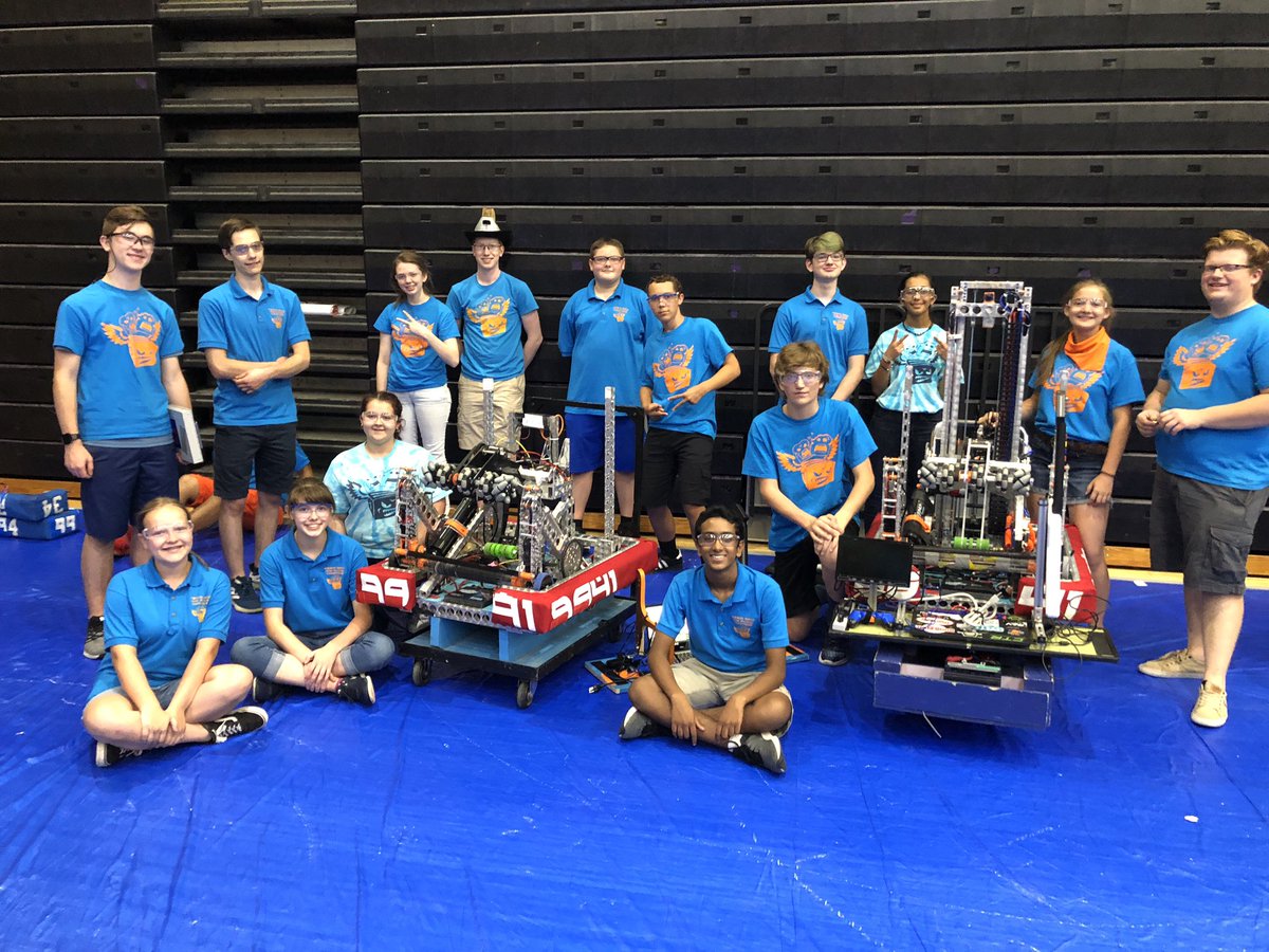 Team3641's tweet photo. Same alliance now! #FamilyHarmony #BreadFriends #omgrobots #destinationdeepspace https://t.co/v1mcX3Hz6a