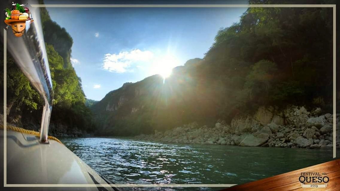 QuesoTabasco's tweet photo. Vive la experiencia de nuestro increíble Tour de Río "Cañón del Usumacinta" en catamarán. Disfruta del contacto con la naturaleza e impresiónate con la majestuosidad de los Ríos Mayas.
#FQso #ArmalaEnTeno #QSOFest #Tabasco #travesia #EnTenosique #Catamarán #TodosaBordo https://t.co/PufvVugOlP