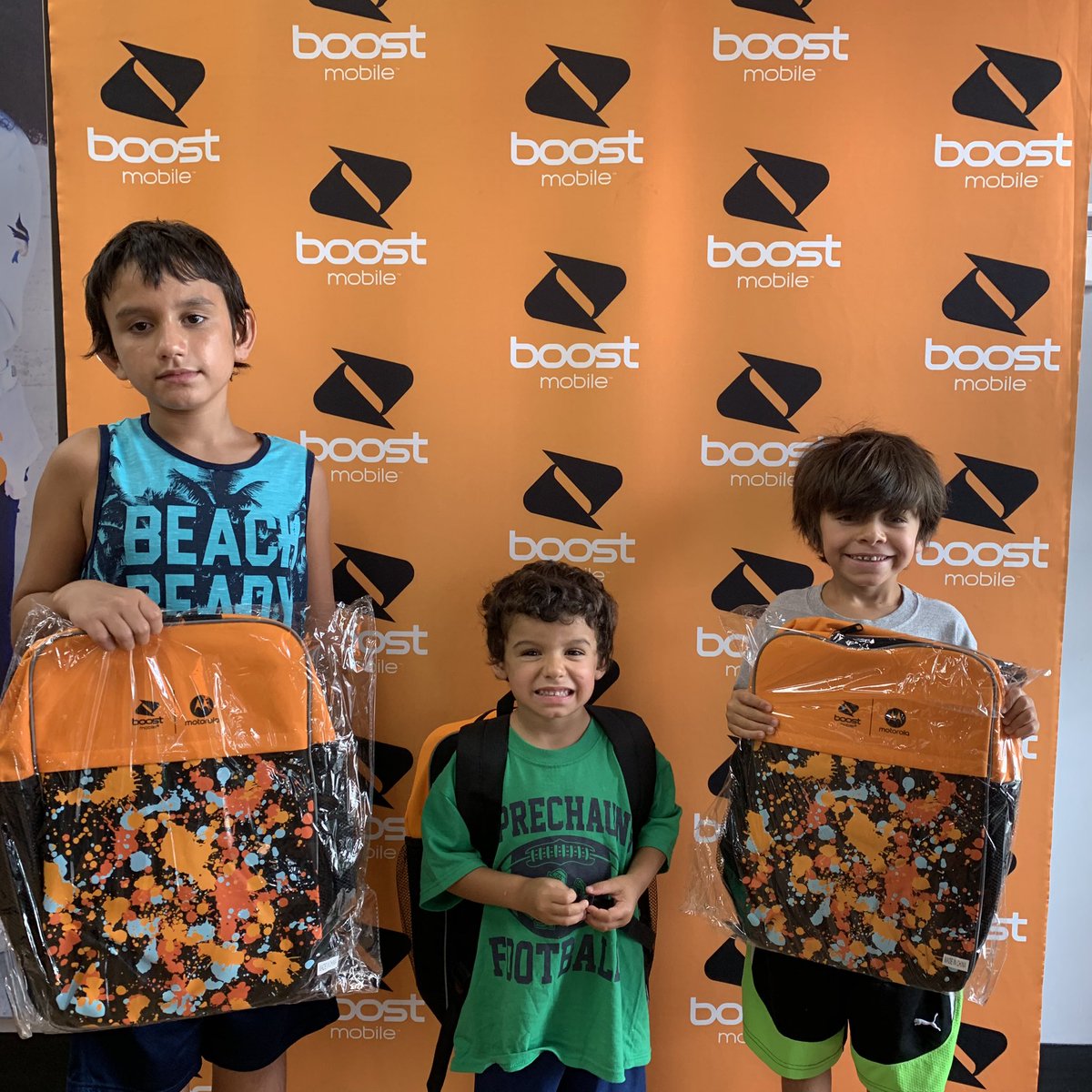 vtruongcao's tweet photo. Just another @boostmobile #BackpackGiveaway ๐๐จ #BackToSchoolWithBoost ๐๐ฅ๐๐ฒ #MABTS19 @spg_sandy @SPG_Barwell @JayMiglionico @MichaelHarnVIP https://t.co/6u75R0M2Jo