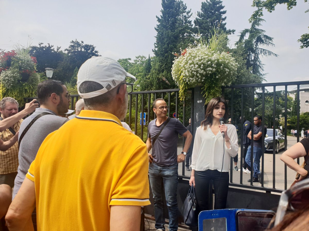 s_assbague's tweet photo. Rassemblement contre l'islamophobie à Argenteuil.
Il y a quelques jours, une élue avait abusivement obligé une future mariée à retirer son voile pour la cérémonie. Résultat : les hommes invités avaient dû sortir de la salle un certain temps &amp; la femme s'est mariée...en pleurant. https://t.co/cTRnFCrx7N