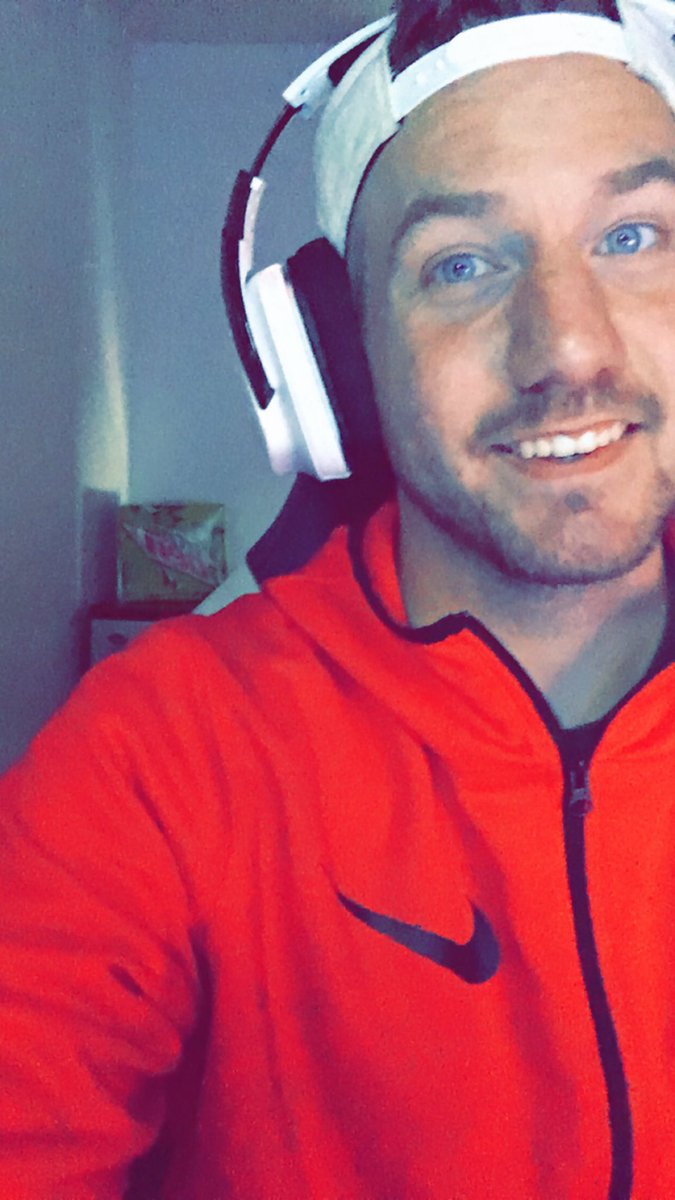 mprwake's tweet photo. Long strum today! https://t.co/tG9e5wfXfh R6 Ranked grinnnnd #plsnohackers #HardstuckPlat #ValkGOD #razerstreamer #razerquest #twitch #twitchstreamer #twitchaffiliate #rainbowsixsiege #ranked #mountaindew #supportsmallstreamers #supportsmallstreams #supportwake #suhhdudes https://t.co/8bofrvo8PC