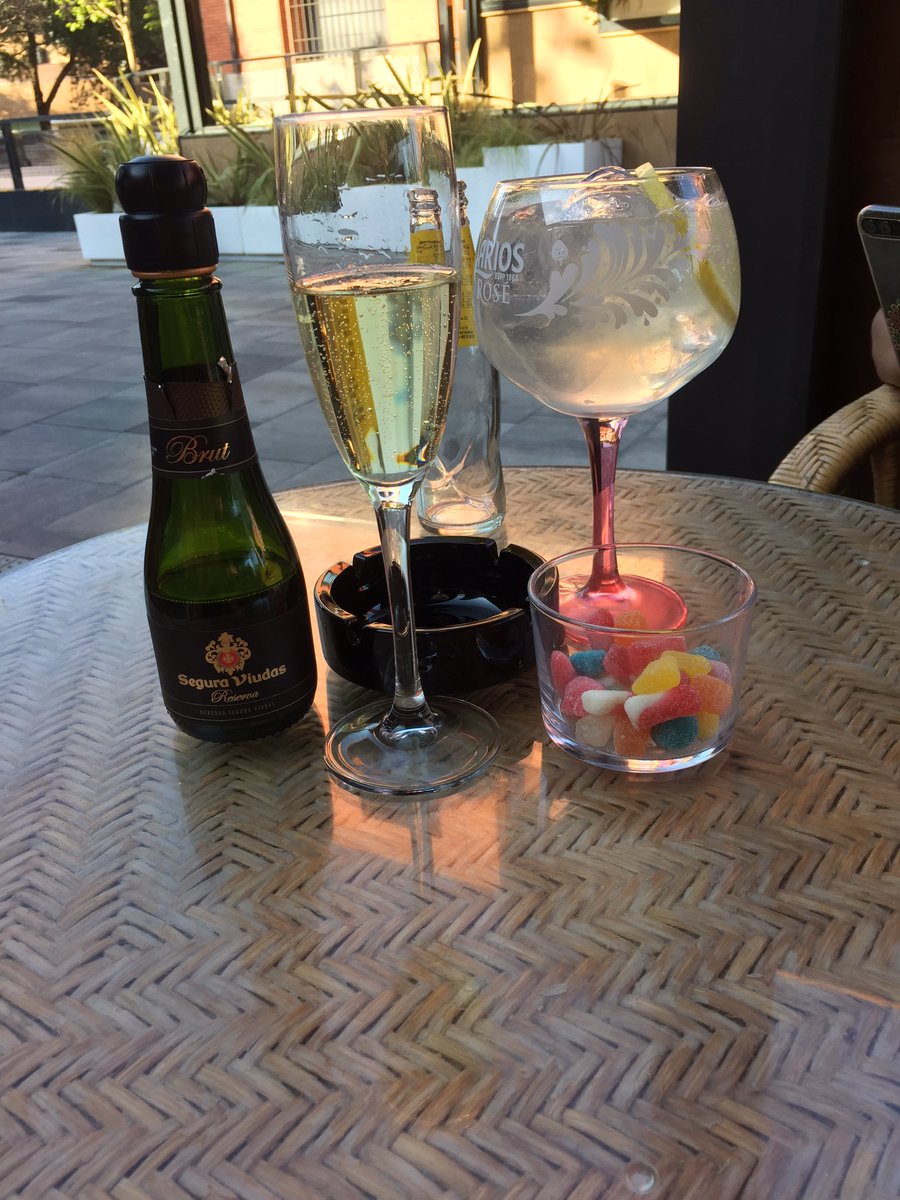 lorepl80's tweet image. Las cosas buenas nunca vienen solas @JuliaRuizM ❤️🥂