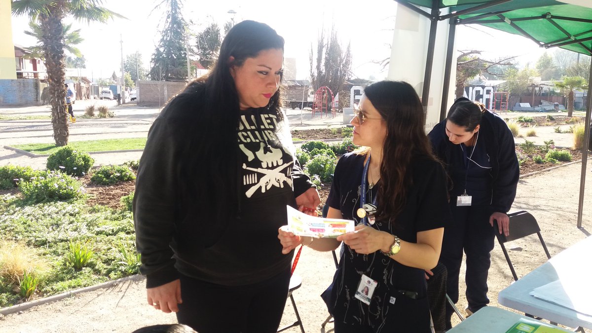 HSJDChile's tweet photo. Estamos en terreno en Renca,  en la plaza ciudadana realizando promoción de Salud.  #RencaParticipa https://t.co/4vKwE1gyOl
