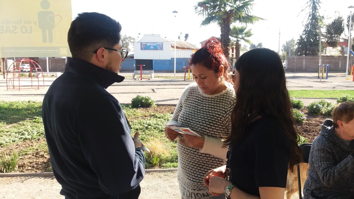 HSJDChile's tweet photo. Estamos en terreno en Renca,  en la plaza ciudadana realizando promoción de Salud.  #RencaParticipa https://t.co/4vKwE1gyOl