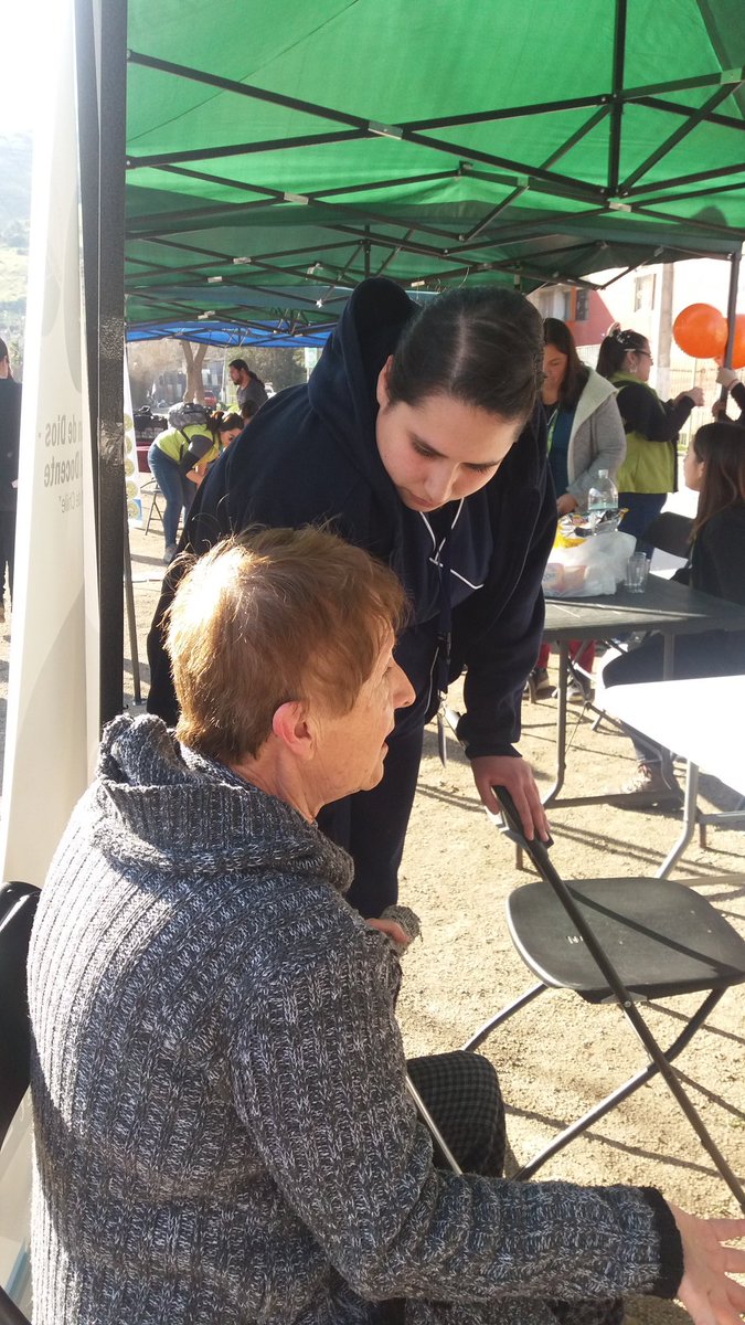 HSJDChile's tweet photo. Estamos en terreno en Renca,  en la plaza ciudadana realizando promoción de Salud.  #RencaParticipa https://t.co/4vKwE1gyOl