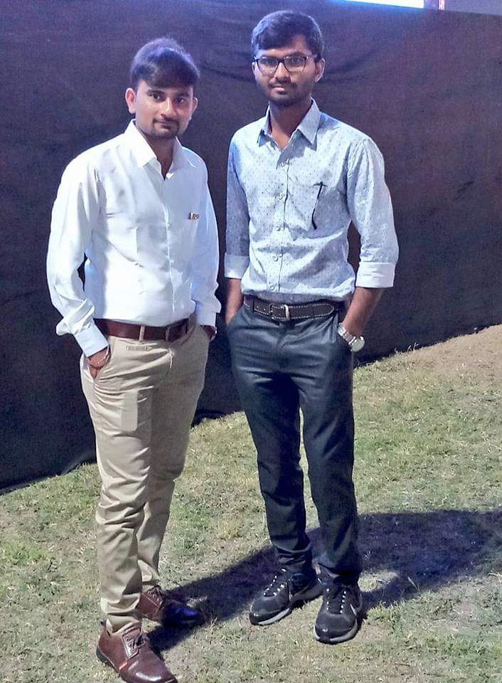 sachinmer's tweet photo. उनके बारे क्या जिक्र करें जिनसे मुझे प्यार है।
वो रहते है मेरे दिल में, वही उनका घर द्वार है।
उनके संग ही सब जीना है वरना सब बेकार है।
#FriendshipDay2019
@3chiragjoshi @nileshsmishra @anilpchauhan @maulikshah_ @hadiya_kishan @MrBhaveshRabari https://t.co/M5vhQRCD5y