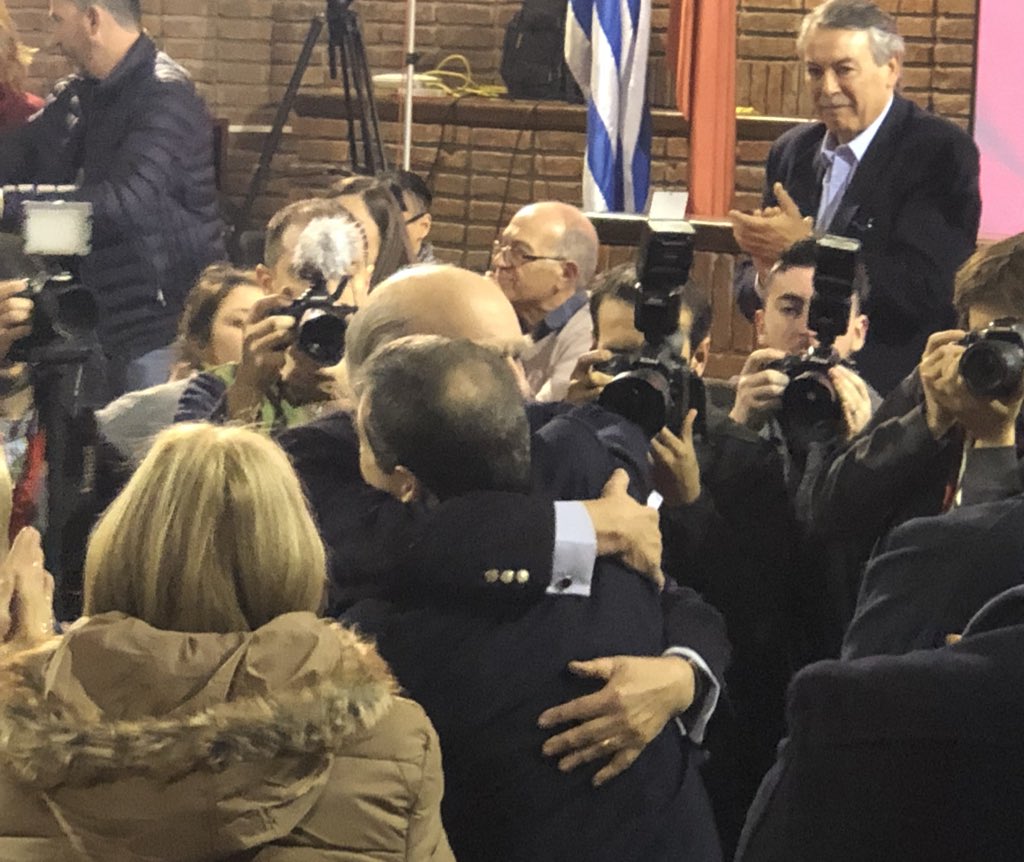 enzopaique's tweet photo. “La tradición y la renovación, que se sustentan una a la otra y que lo hacen una vez más, cómo siempre lo ha hecho nuestro partido”. Estamos en la convención del resurgimiento del Partido Colorado!!! Gracias Sanguinetti, Vamos Talvi!!
#ConvencionColorada @PartidoColorado https://t.co/WTvtHOTFjG
