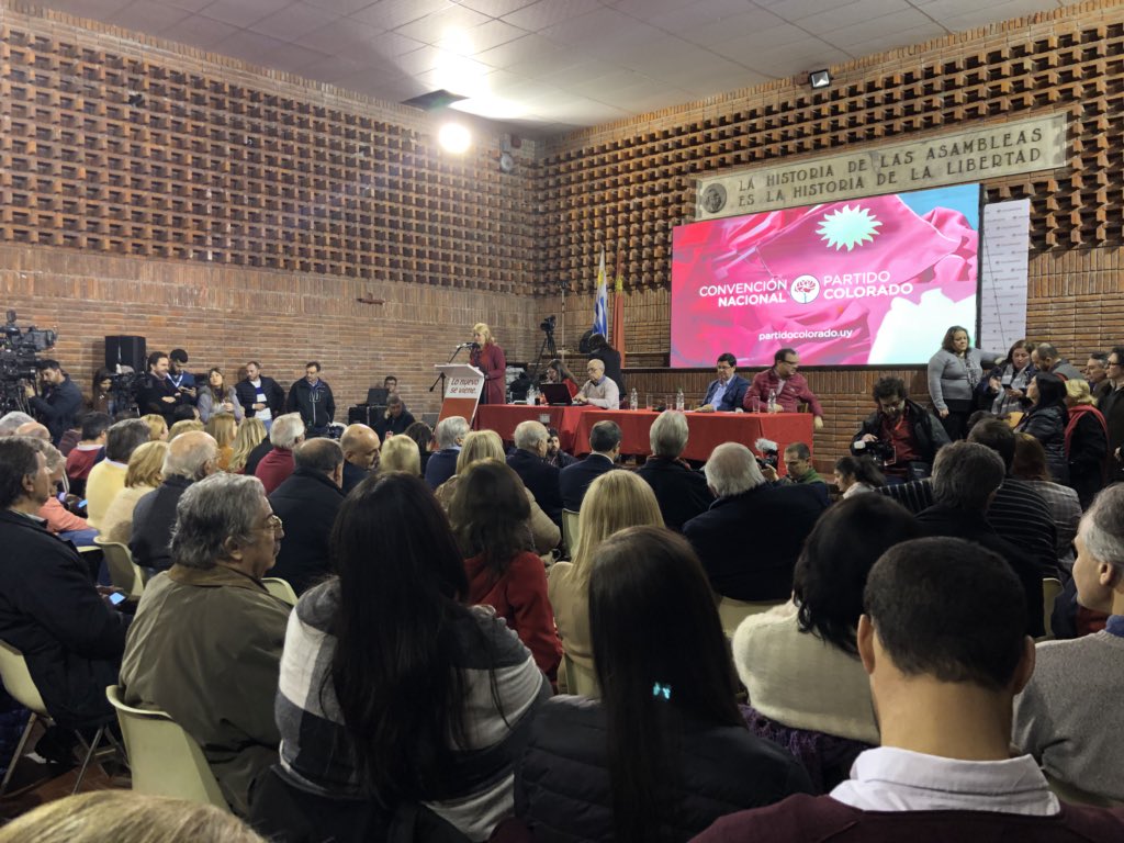 enzopaique's tweet photo. “La tradición y la renovación, que se sustentan una a la otra y que lo hacen una vez más, cómo siempre lo ha hecho nuestro partido”. Estamos en la convención del resurgimiento del Partido Colorado!!! Gracias Sanguinetti, Vamos Talvi!!
#ConvencionColorada @PartidoColorado https://t.co/WTvtHOTFjG