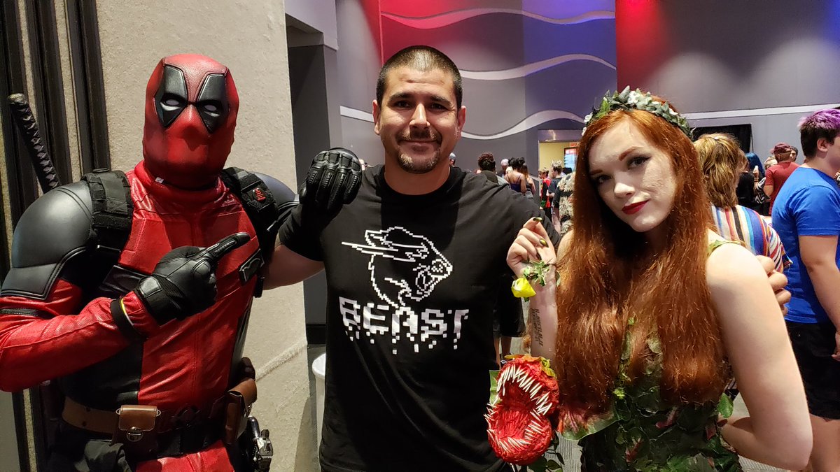 STR8CLPNONM's tweet photo. @Deadpool, Me and Poison Ivy at ComicCon . https://t.co/pV7gdwy8V4