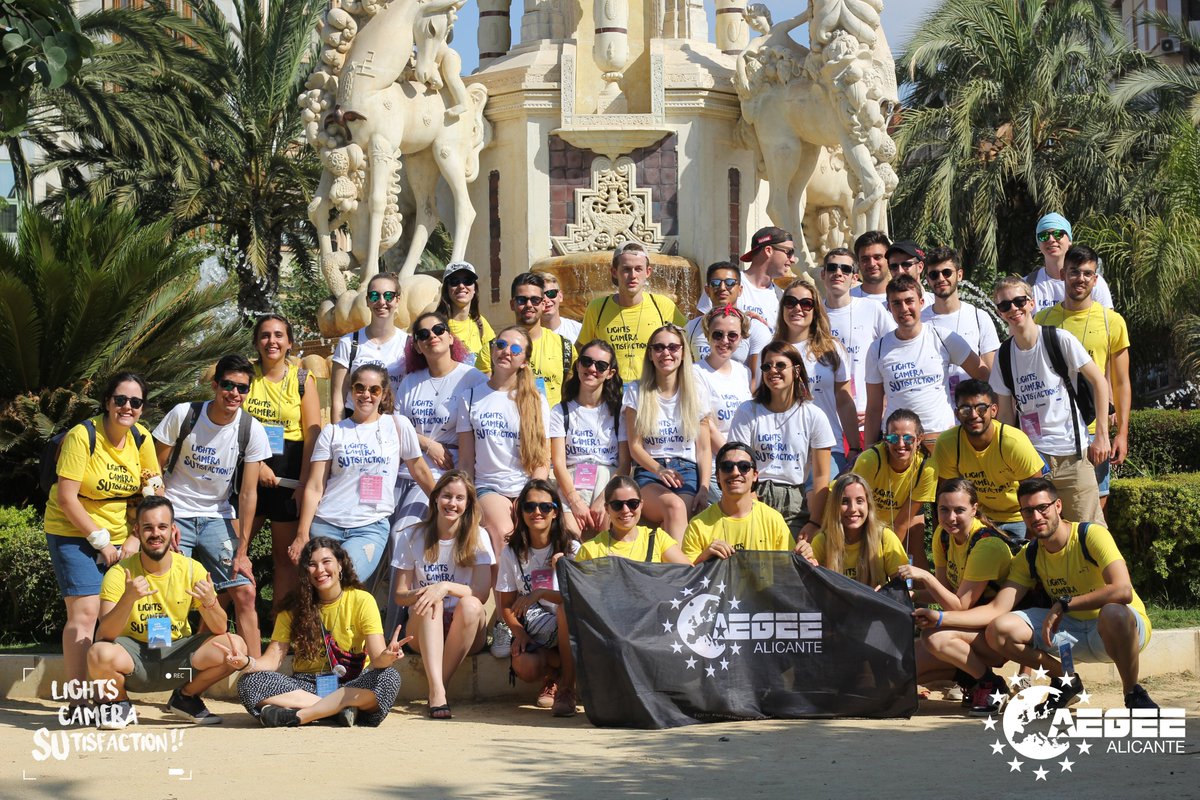 ¡Queremos agradecer a nuestro colaborador 😙<a href="/garrampa_es/">Grupo Garrampa ⚡</a>  (@muybuenaidea ) por las increíbles camisetas que nos hicieron para nuestra Summer University! 

Gracias a ellos nuestros participantes tienen un bonito y original y duradero recuerdo de estas dos increíbles semanas 😊