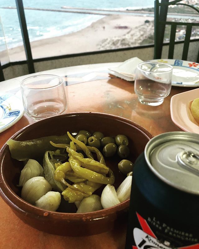 FerranSGirbes's tweet photo. Just i necessari #JustSaying #cebetespower #samorra https://t.co/ls8Rlt6Yum https://t.co/yE8aV9iLXD