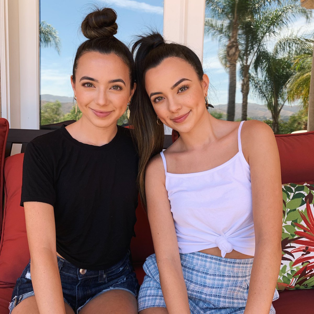 Merrell Twins A Twitter How S Everyone S Summer Goin