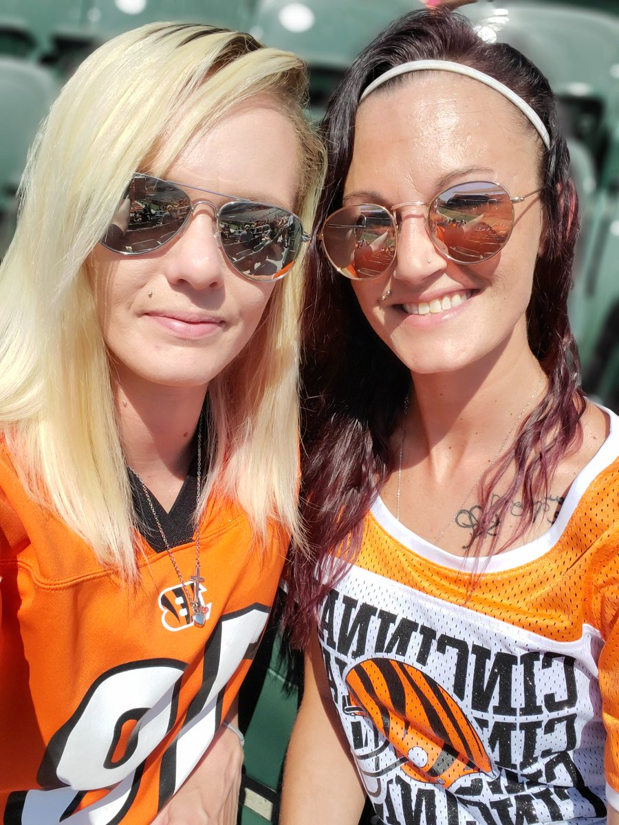 LadyBowhunter04's tweet photo. #familydey #seizethedey https://t.co/5hntoPz8Lj