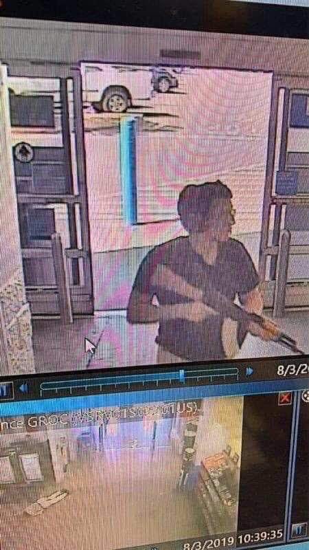 everca96's tweet photo. Shooter at El Paso, TX.  One in custody. #elpasoshooting #elpasotexas #ElPasoStrong https://t.co/756gAjSPVz