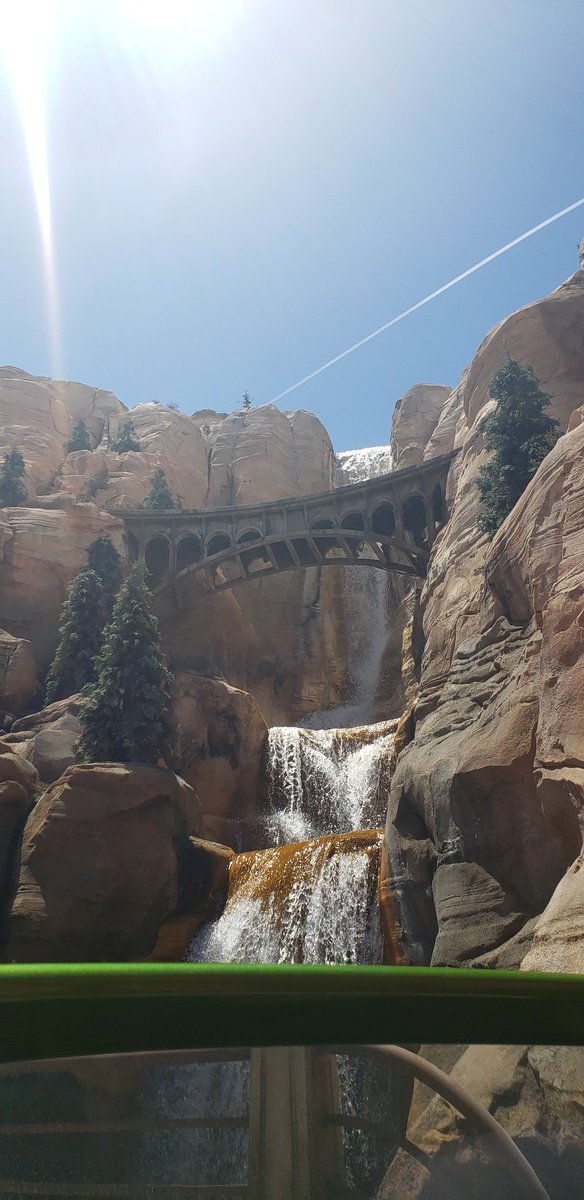 AverageWatchers's tweet photo. Our morning kicks off right! #disneycaliforniaadventure #guytrip #youraveragevacation #disneyland https://t.co/RSDlgHH43W