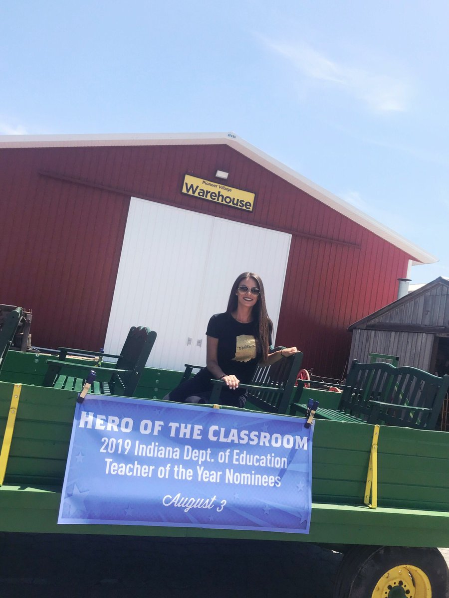 MissPlahm's tweet photo. Honored to be a Hero of the Classroom at the Indiana State Fair parade. ✨ https://t.co/Q26cte5qMs