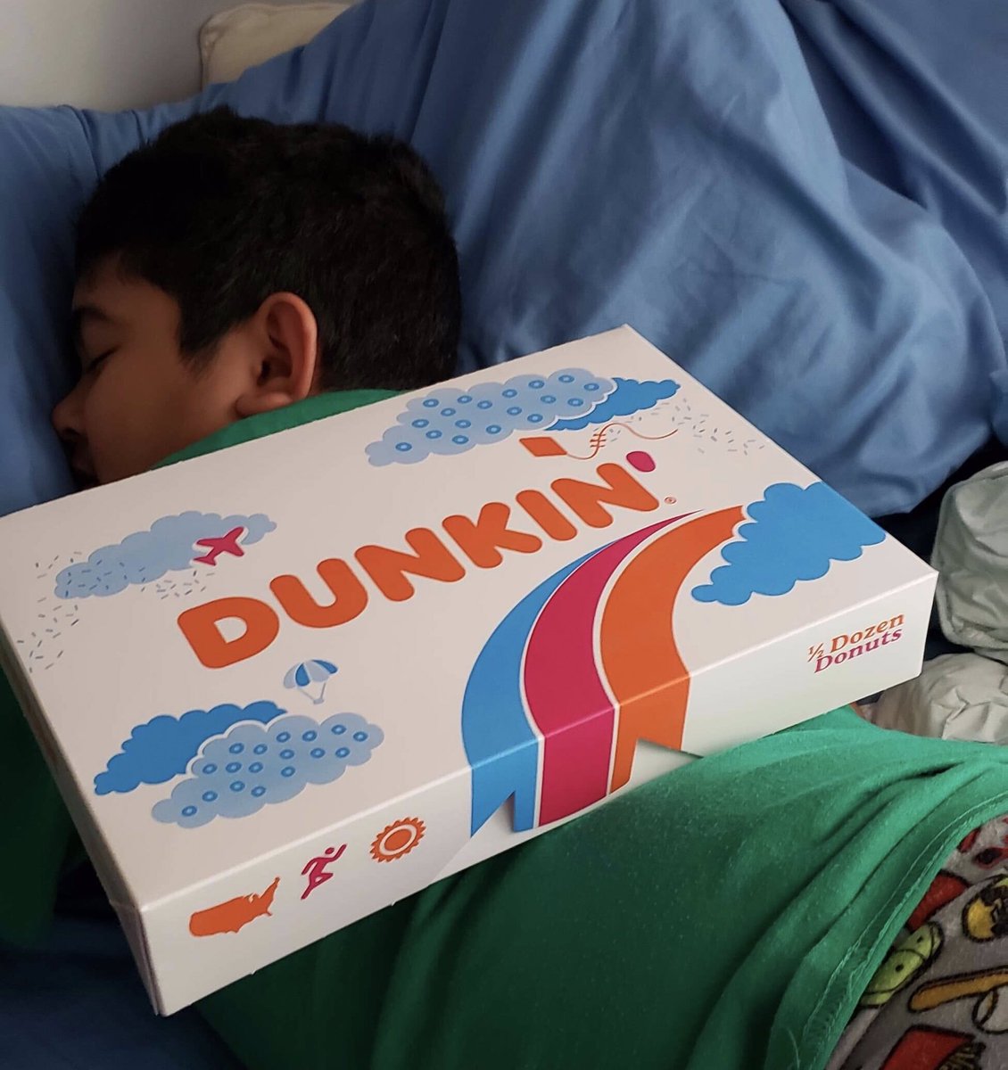 cmagbitang4's tweet photo. Why canโt you just be everywhere? #cravingmode @dunkindonuts @dunkindonutsUK @MartyDamian https://t.co/sIsUaaVToH