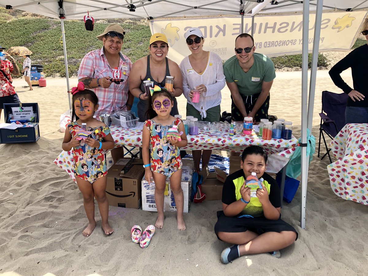 SunshineKidsOrg's tweet photo. There’s nothing but sunshine at our 2019 #sunshinekid Beach Party! https://t.co/9ThRNcwYOQ