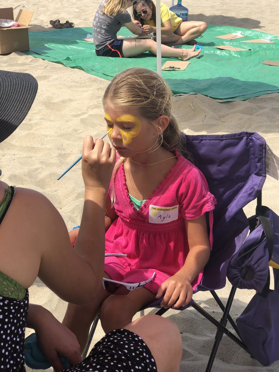 SunshineKidsOrg's tweet photo. There’s nothing but sunshine at our 2019 #sunshinekid Beach Party! https://t.co/9ThRNcwYOQ