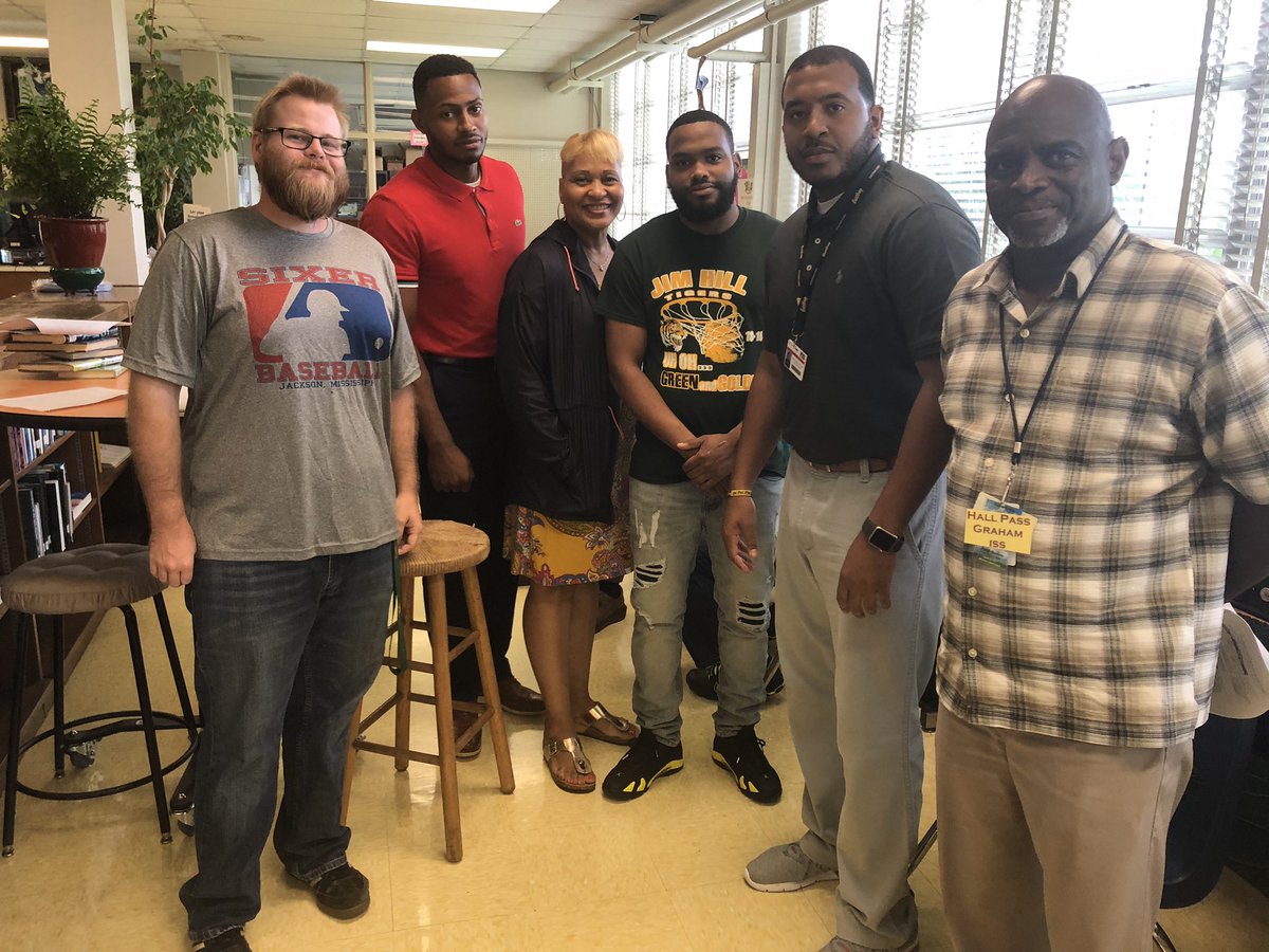 Urban_Principal's tweet photo. Jim Hill High School educators are preparing diligently for academic excellence!  #Workshop #DayOne #Goals #MightyMightyTigers #JPSStrong @JPSDistrict https://t.co/iIRqZS2YmK