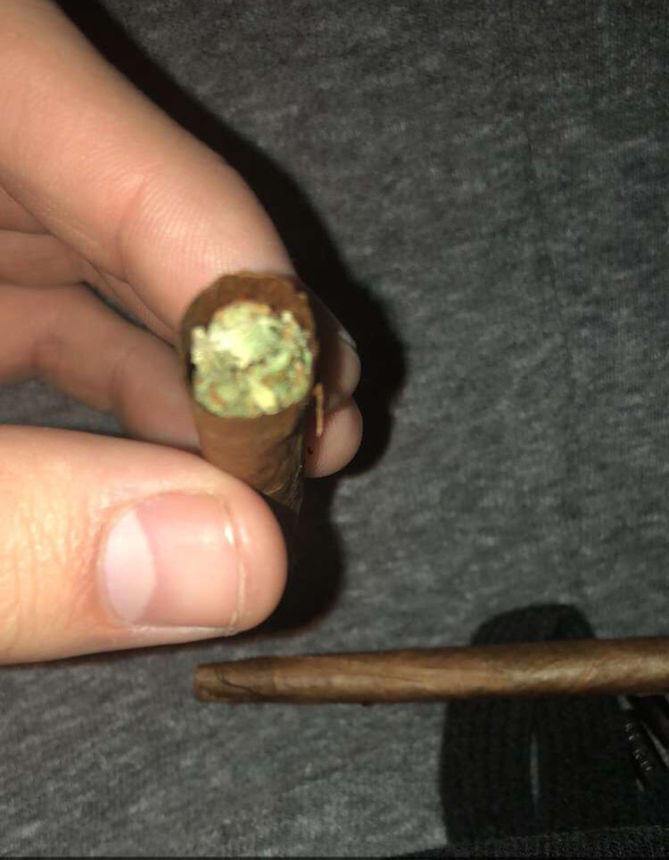 reefer_post's tweet image. Two blunts loaded up 😋 #LetsSmoke