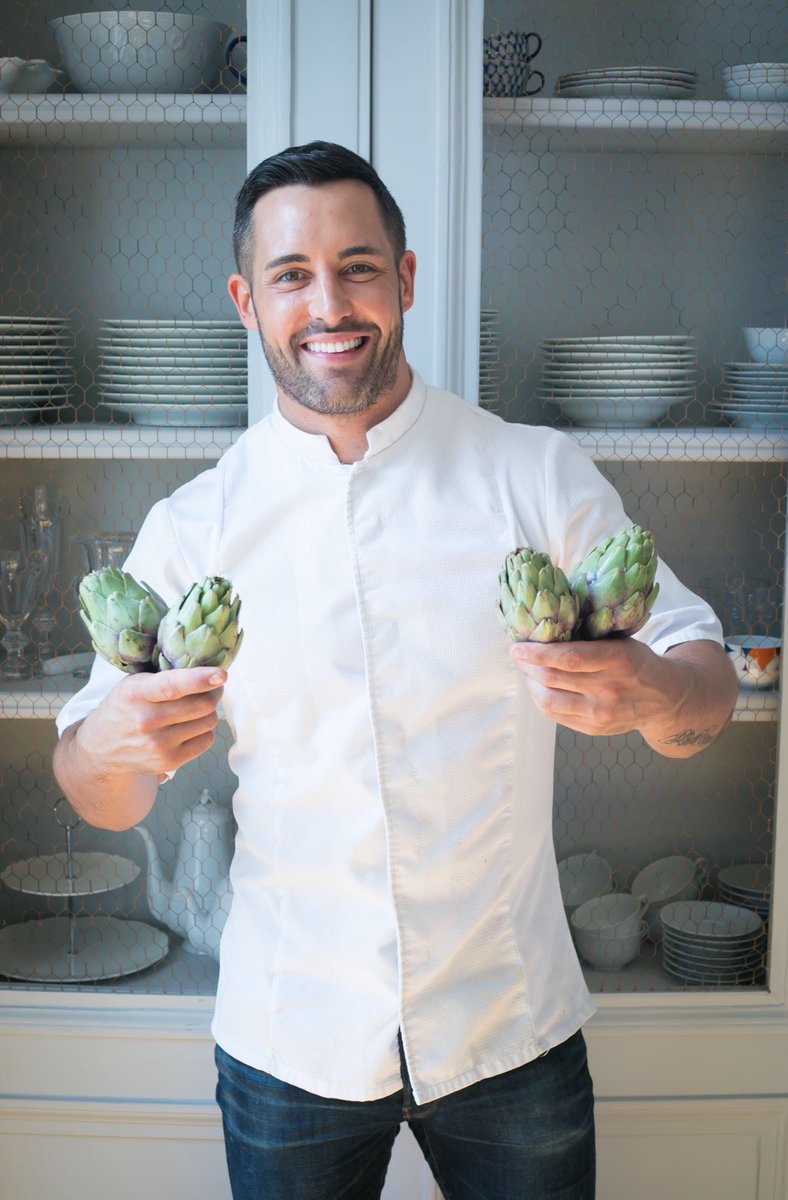 ChefValentin's tweet photo. De bons artichauts pour un délicieux Barigoule! #chefvalentin #privatechef #gourmandversuslight #paris @rihanna I am ready to cook for you! My treat! ;) https://t.co/KgLfSELkLk