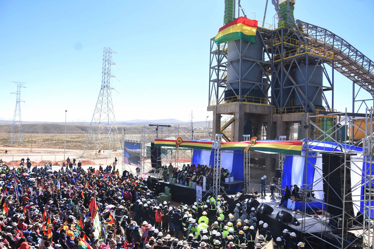 nelidasifuentes's tweet photo. La fábrica de cemento que el hermano presidente @evoespueblo inauguró es la más moderna de Sudamérica, está en la comunidad de Jeruyo, Caracollo, Oruro.
Formará parte de #LosCimientosDeBolivia para el desarrollo de nuestra querida Bolivia. https://t.co/zIMhQItRNZ