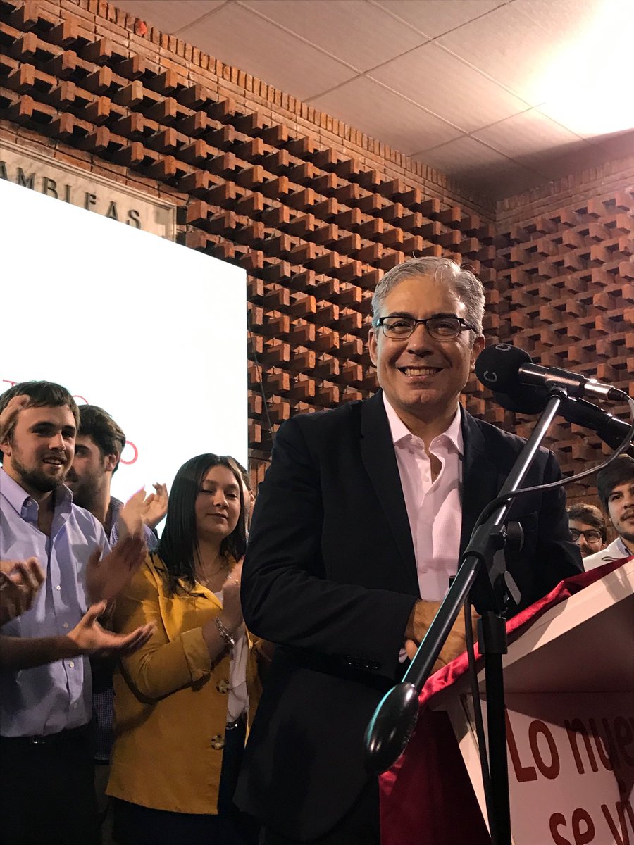 duran_giss's tweet photo. Junto a @jgamorin @germancoutinho en la #ConvencionColorada JORGE BATLLE, ratificamos con mucha alegría la fórmula @RobertSilva1971 @ernesto_talvi. Hace un año y medio se discutía la existencia del @PartidoColorado. Hoy si seremos gobierno. ¡A ganar!¡Juntos Podemos Más! https://t.co/1WXIbRUnF5