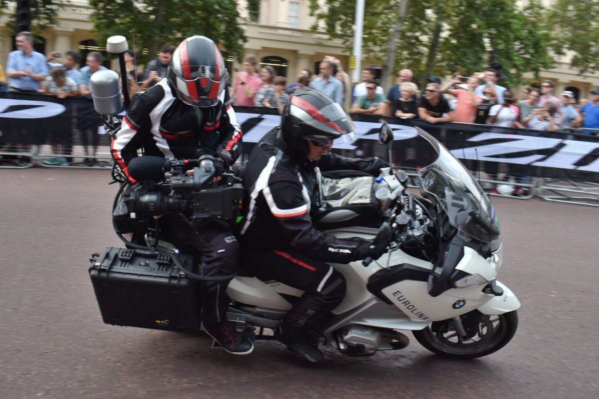 stevechalles's tweet photo. Pics - 1: @Videohouse_be, #Eurolinx and @MediaMotos in action in The Mall and around St James’ Park in London for today’s Prudential #RideLondon Classique Race. @RideLondon #PRLClassique #UCIWWT https://t.co/8ASVqtJ9Qe