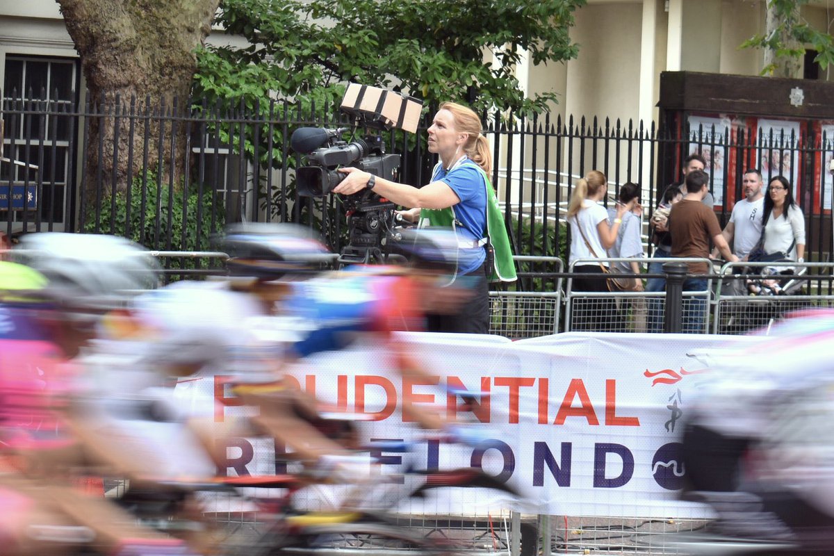 stevechalles's tweet photo. Pics - 1: @Videohouse_be, #Eurolinx and @MediaMotos in action in The Mall and around St James’ Park in London for today’s Prudential #RideLondon Classique Race. @RideLondon #PRLClassique #UCIWWT https://t.co/8ASVqtJ9Qe
