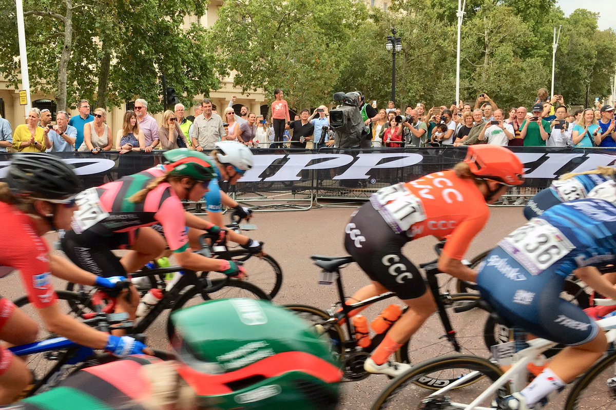 stevechalles's tweet photo. Pics - 3: @Videohouse_be, #Eurolinx and @MediaMotos in action in The Mall and around St James’ Park in London for today’s Prudential #RideLondon Classique Race. @RideLondon #PRLClassique #UCIWWT https://t.co/6Qj3AkedmM