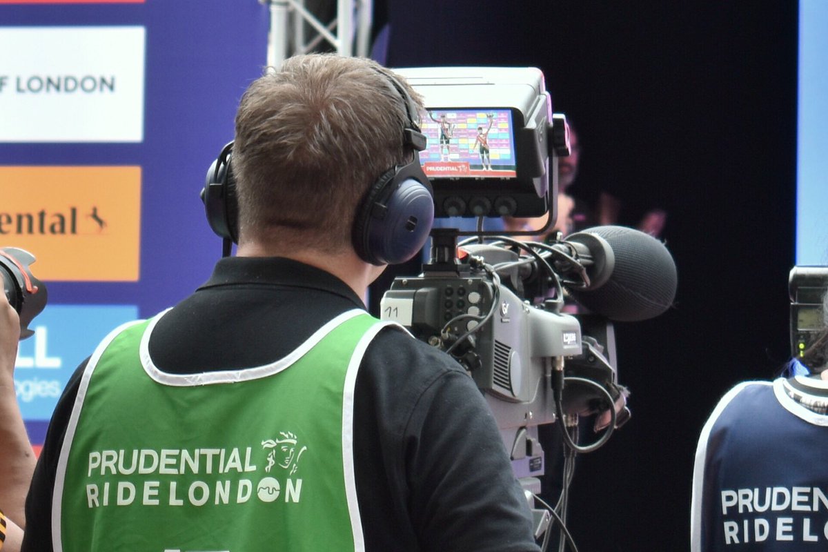 stevechalles's tweet photo. Pics - 3: @Videohouse_be, #Eurolinx and @MediaMotos in action in The Mall and around St James’ Park in London for today’s Prudential #RideLondon Classique Race. @RideLondon #PRLClassique #UCIWWT https://t.co/6Qj3AkedmM
