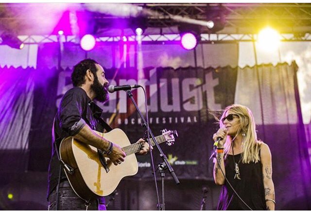 Hoy <a href="/Tuchomusica/">Tuchomusica</a> desde <a href="/StardustSoria/">Stardust Festival</a> !!! 📸 <a href="/jgarciani/">Javier García Nieto</a> para el Festival 🥰🥰🥰
<a href="/industriasbala/">industriasbala</a>  @entre_botones