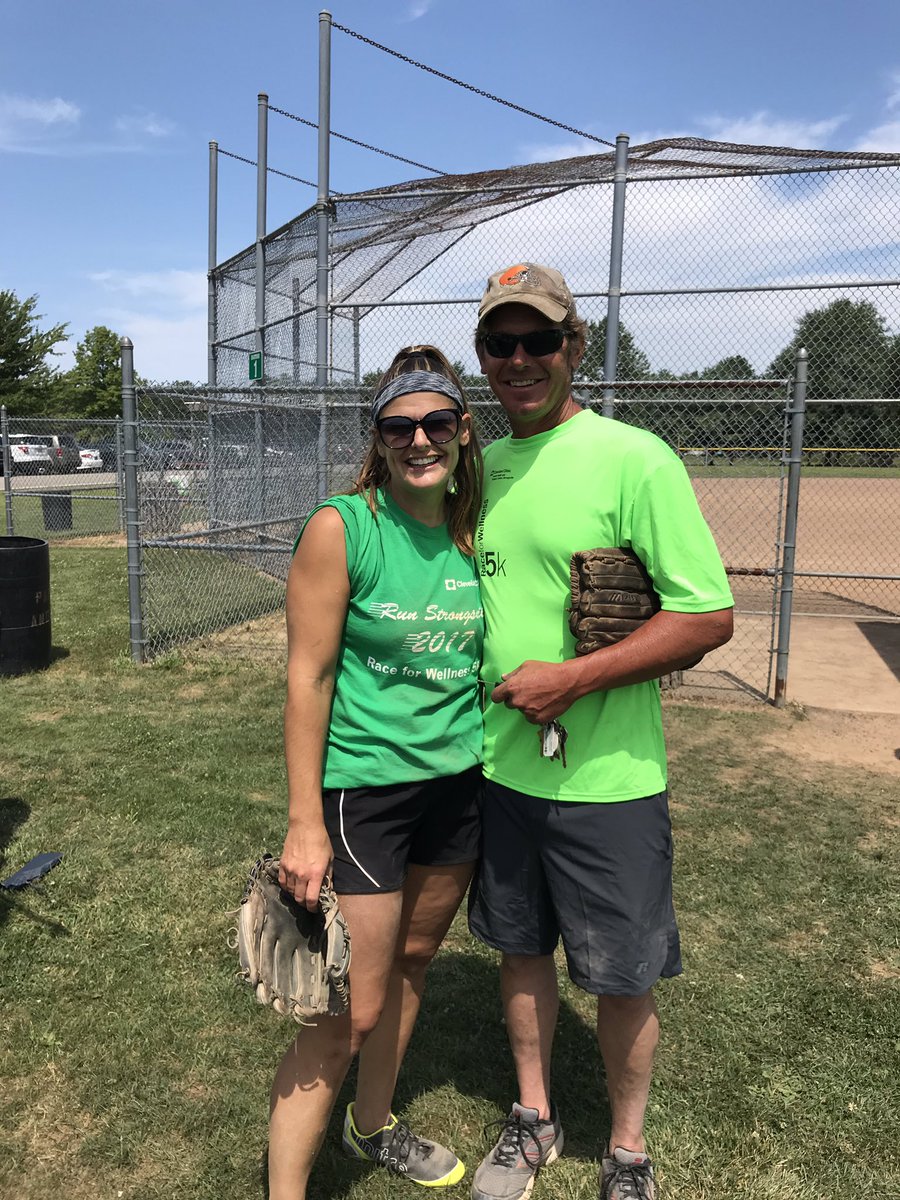 dawnlr3_dawn's tweet photo. Great day representing Cleveland Clinic Strongsville at the Annual American Heart Cleveland Clinic softball tournament! @ClevelandClinic @ClevelandAHA https://t.co/th5cI6QdSR