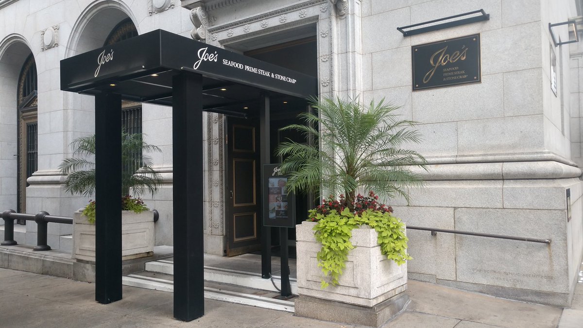 Food_Slinger's tweet photo. I just picked up a @caviar order from Joe's Seafood Prime Steak &amp; Stone Crab. I saw they advertise they use @caviar &amp; @ubereats delivery on their eloctronic sign out front. Very cool!
#caviardriver #caviardelivery #ordercaviar #joessteakandseafood #joessteakandcrab #fooddelivery https://t.co/VUImRBAWuT