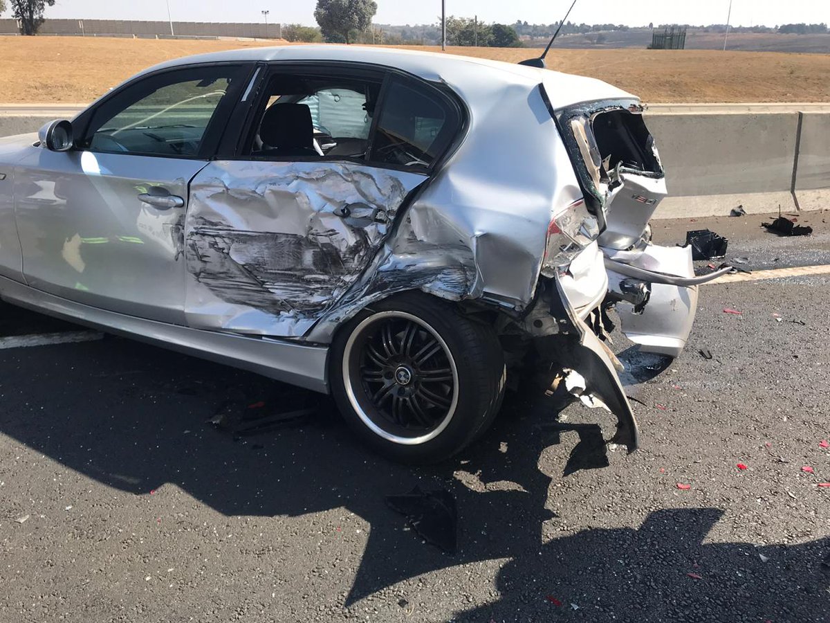 EMER_G_MED's tweet photo. 《Linbro park》#M03, #A06 responded to a collision on the N3 South before the Marlboro off ramp. On arrival we treated and transported one patient who had sustained mild injuries to hospital @GTP_Traffstats @_ArriveAlive #whensecondscount #linbropark https://t.co/GdUaJmvU9y