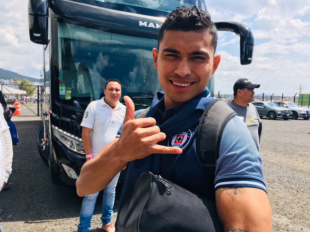 Club_Queretaro's tweet photo. 📸| ¡Hola, @orbelin90! 🤙🏻

#SóloAzulYNegro https://t.co/avbKoZP1Re