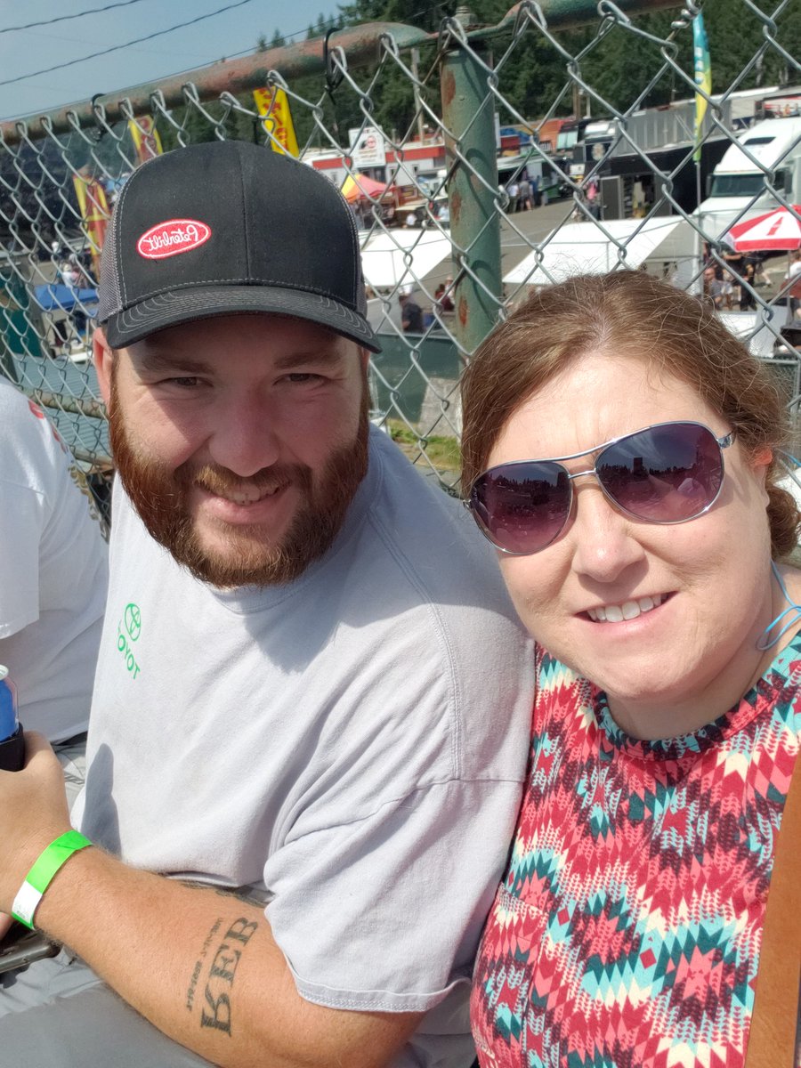 sheenajc's tweet photo. @nhra 
#tweetmyseat
First time here! Having fun! https://t.co/294wHIx2Rq