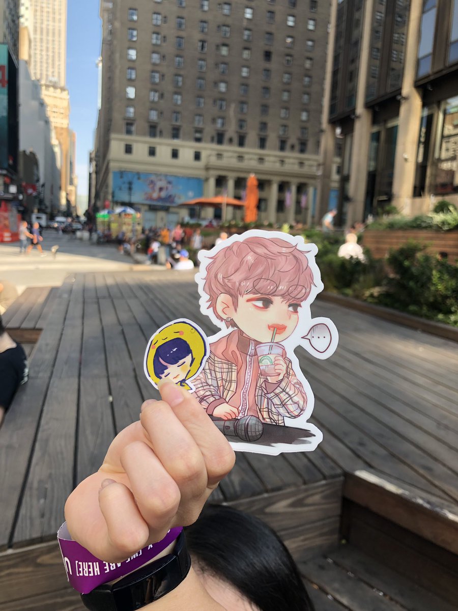 W0NH0H0H0's tweet photo. 💪 With @yeookihyun on 33rd in between 7th &amp; 8th ave btwn Pennsy &amp; Kmart! Giving away stickers &amp; prints!

Pls show me this post for a freebie!

If you would like you purchase a print or sticker pls lemme know!
#MonstaXinNYC #MXinNYC https://t.co/8Q0ggoWwIz
