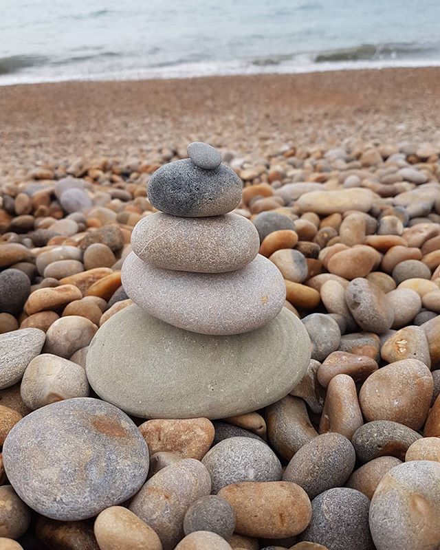 A day of sea air, laughter and sculpture on the Dorset coast. 
#exploredorset #visitdorset #eype #daysoutuk #takeabreak #seasideview #pebblebeach #dorsetcoast #jurrasiccoast #seasidesculpture #Weekendvibes #weekendexplorer #weekendexploring #pulsepointoi… ift.tt/31ir2Xv